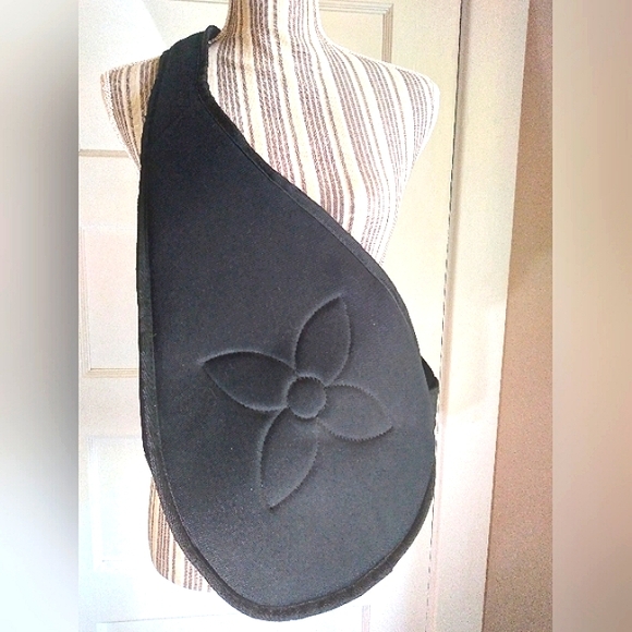 Sherpani Crossbody Sling black travel bag RFID - Picture 2 of 7